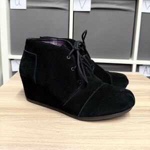 Bobs Memory Foal Black Suede Wedge Lace Up Booties Shoes